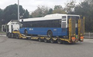 Bus cotral su carrellone stradale